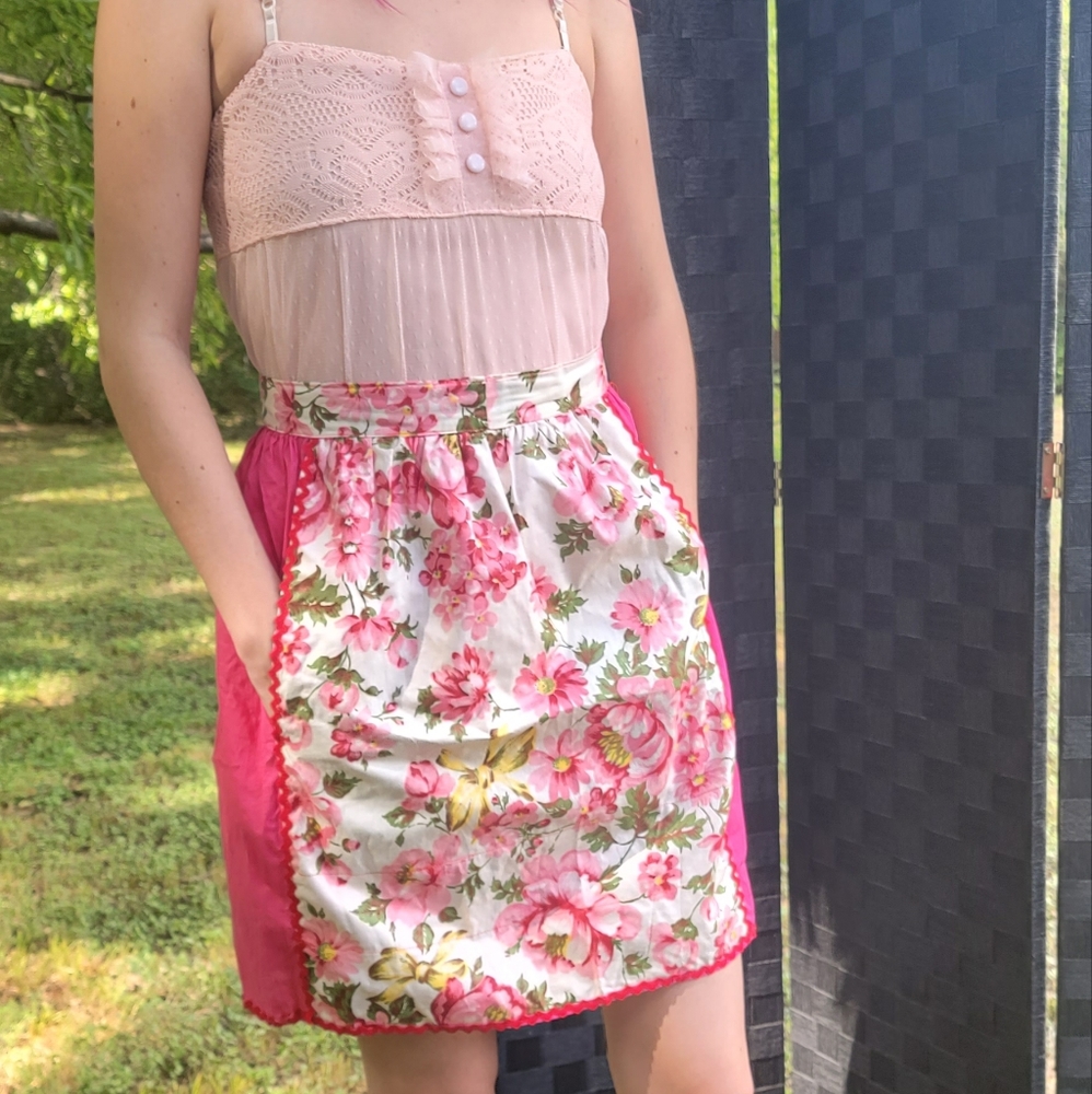 Vintage Apron Handmade Full Pocket Floral & RicRac Pink Half Apron - Picture 4 of 9